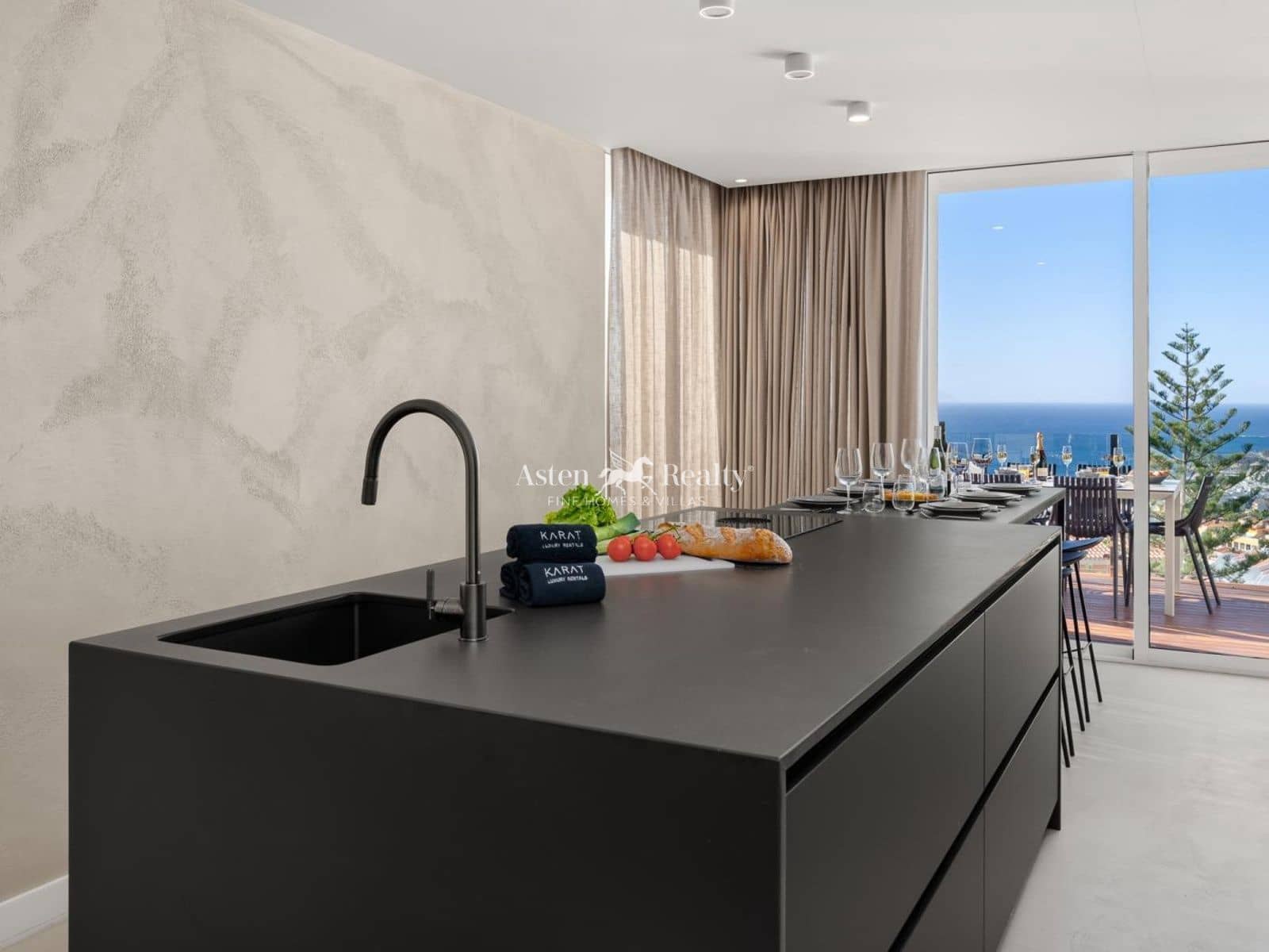 3 soverom Villa til salgs i Costa Adeje med svømmebasseng garasje - € 1 449 000 (Ref: 10140017)
