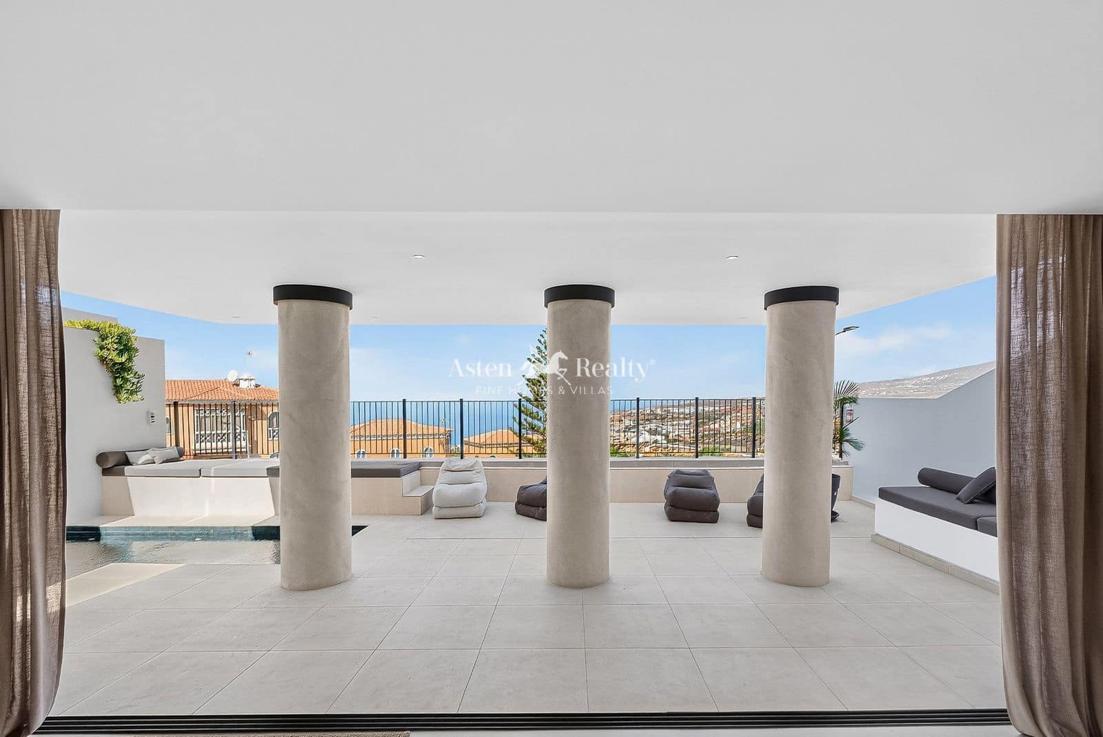 3 soverom Villa til salgs i Costa Adeje med svømmebasseng garasje - € 1 449 000 (Ref: 10140017)
