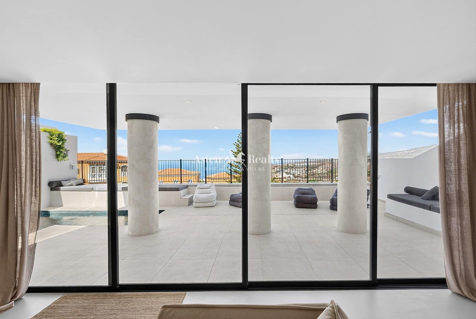 3 soverom Villa til salgs i Costa Adeje med svømmebasseng garasje - € 1 449 000 (Ref: 10140017)