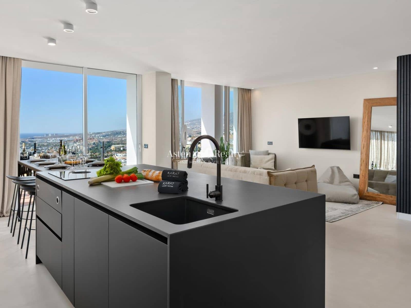 3 soverom Villa til salgs i Costa Adeje med svømmebasseng garasje - € 1 449 000 (Ref: 10140017)