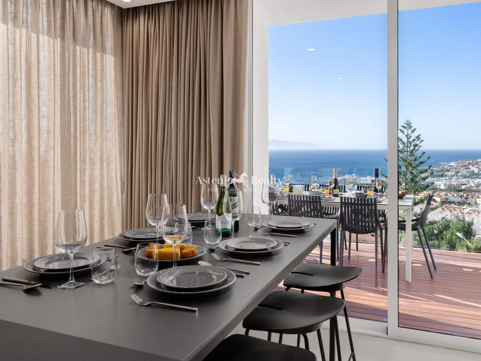 3 soverom Villa til salgs i Costa Adeje med svømmebasseng garasje - € 1 449 000 (Ref: 10140017)