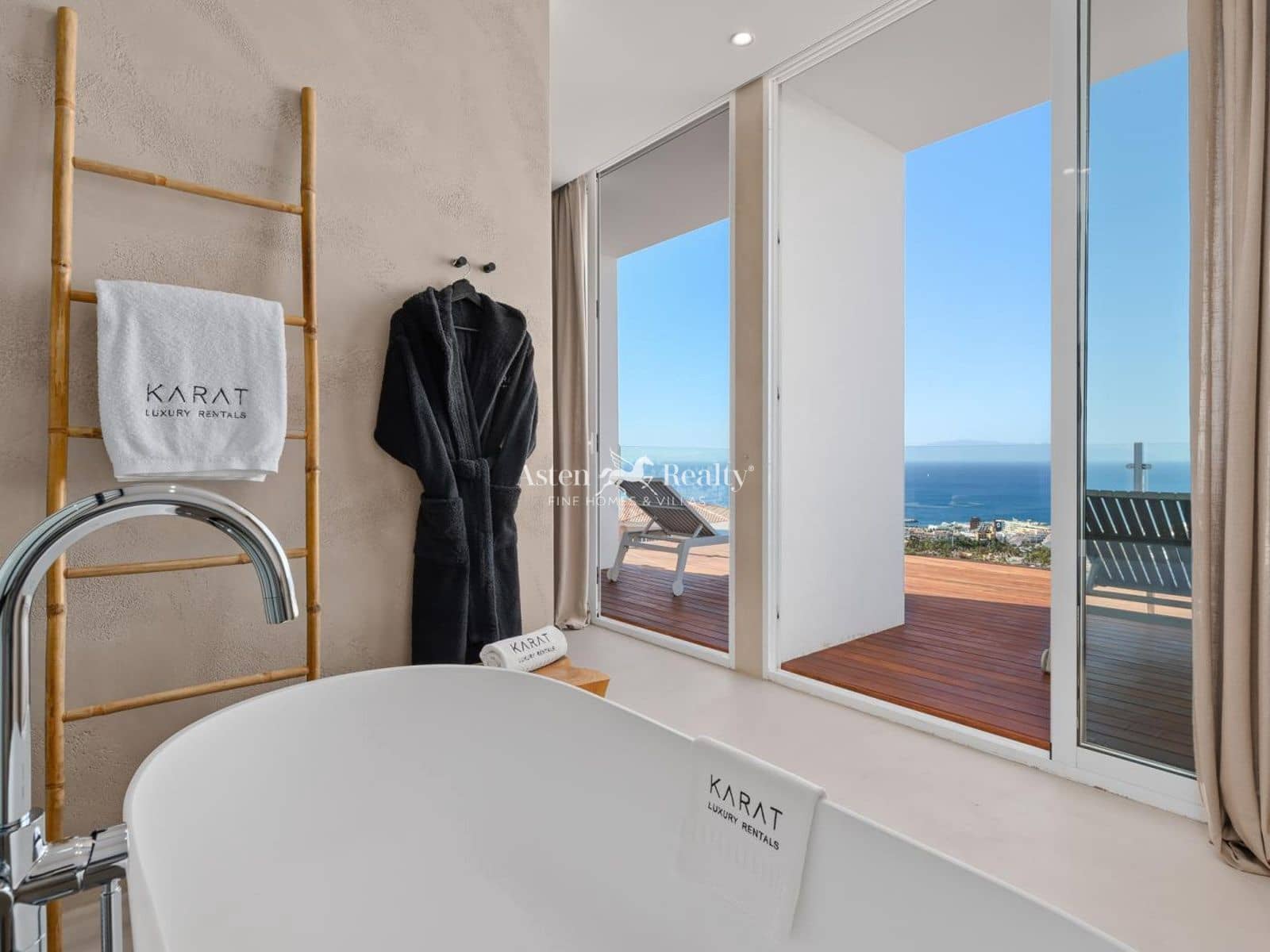 3 soverom Villa til salgs i Costa Adeje med svømmebasseng garasje - € 1 449 000 (Ref: 10140017)