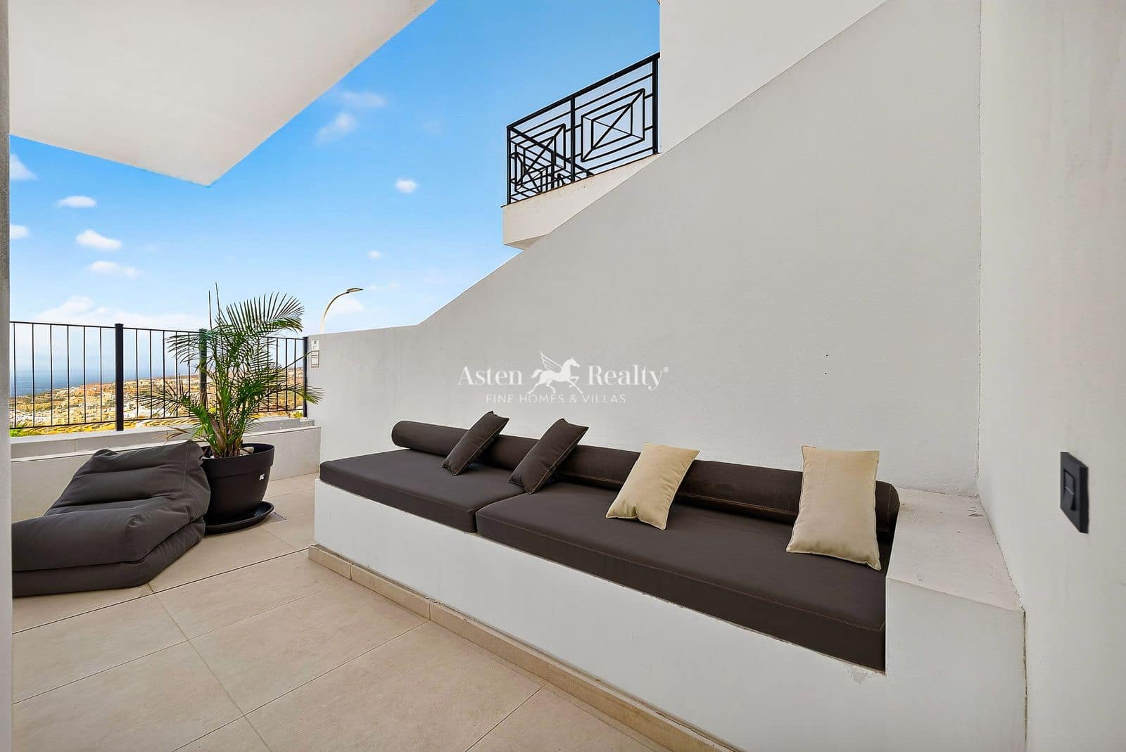 3 soverom Villa til salgs i Costa Adeje med svømmebasseng garasje - € 1 449 000 (Ref: 10140017)