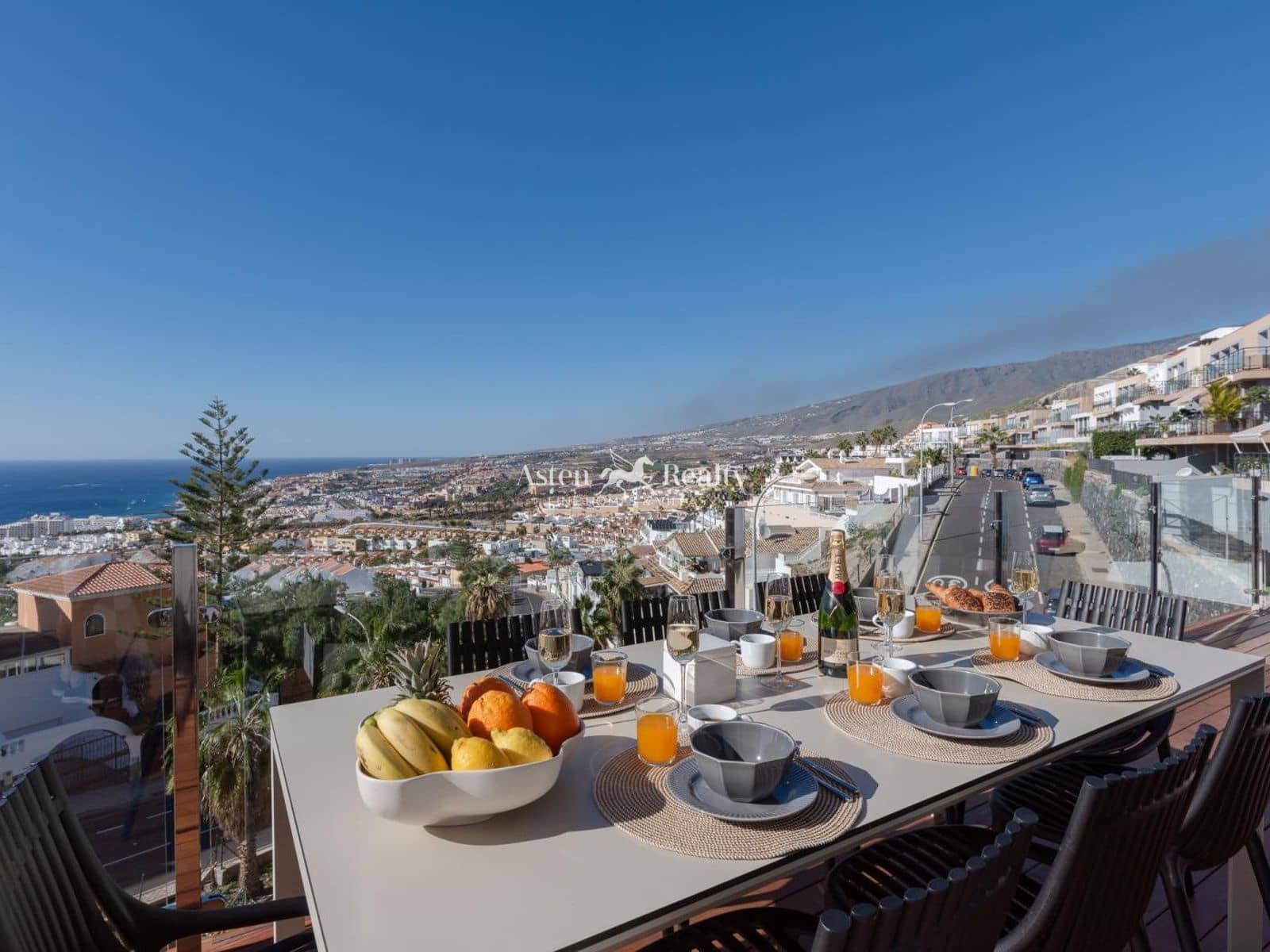 3 soverom Villa til salgs i Costa Adeje med svømmebasseng garasje - € 1 449 000 (Ref: 10140017)