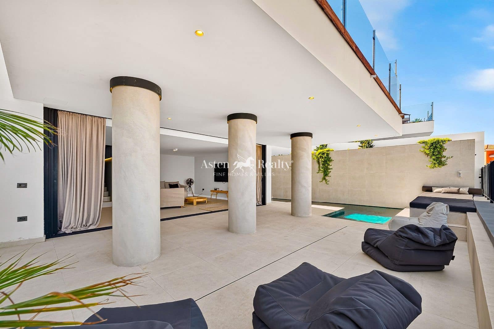 3 soverom Villa til salgs i Costa Adeje med svømmebasseng garasje - € 1 449 000 (Ref: 10140017)