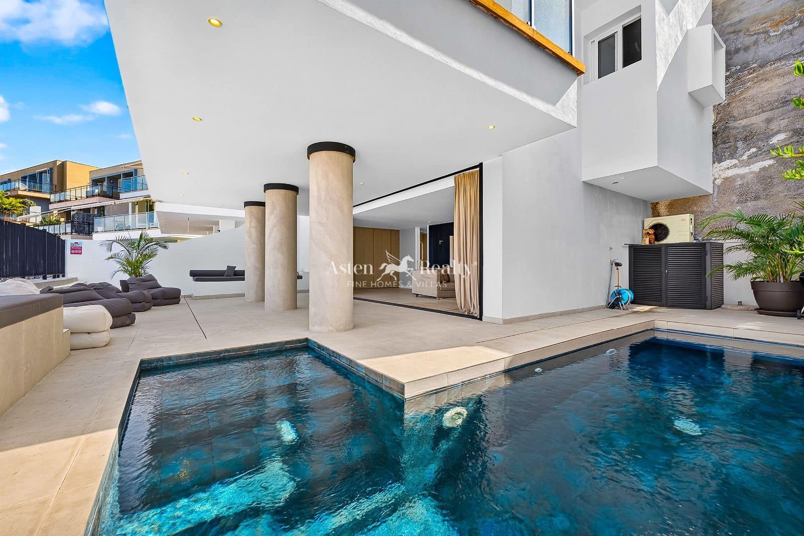 3 soverom Villa til salgs i Costa Adeje med svømmebasseng garasje - € 1 449 000 (Ref: 10140017)
