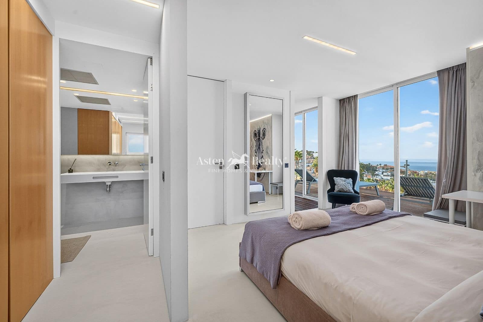 3 slaapkamer Villa te koop in Costa Adeje met zwembad garage - € 1.369.000 (Ref: 10140018)