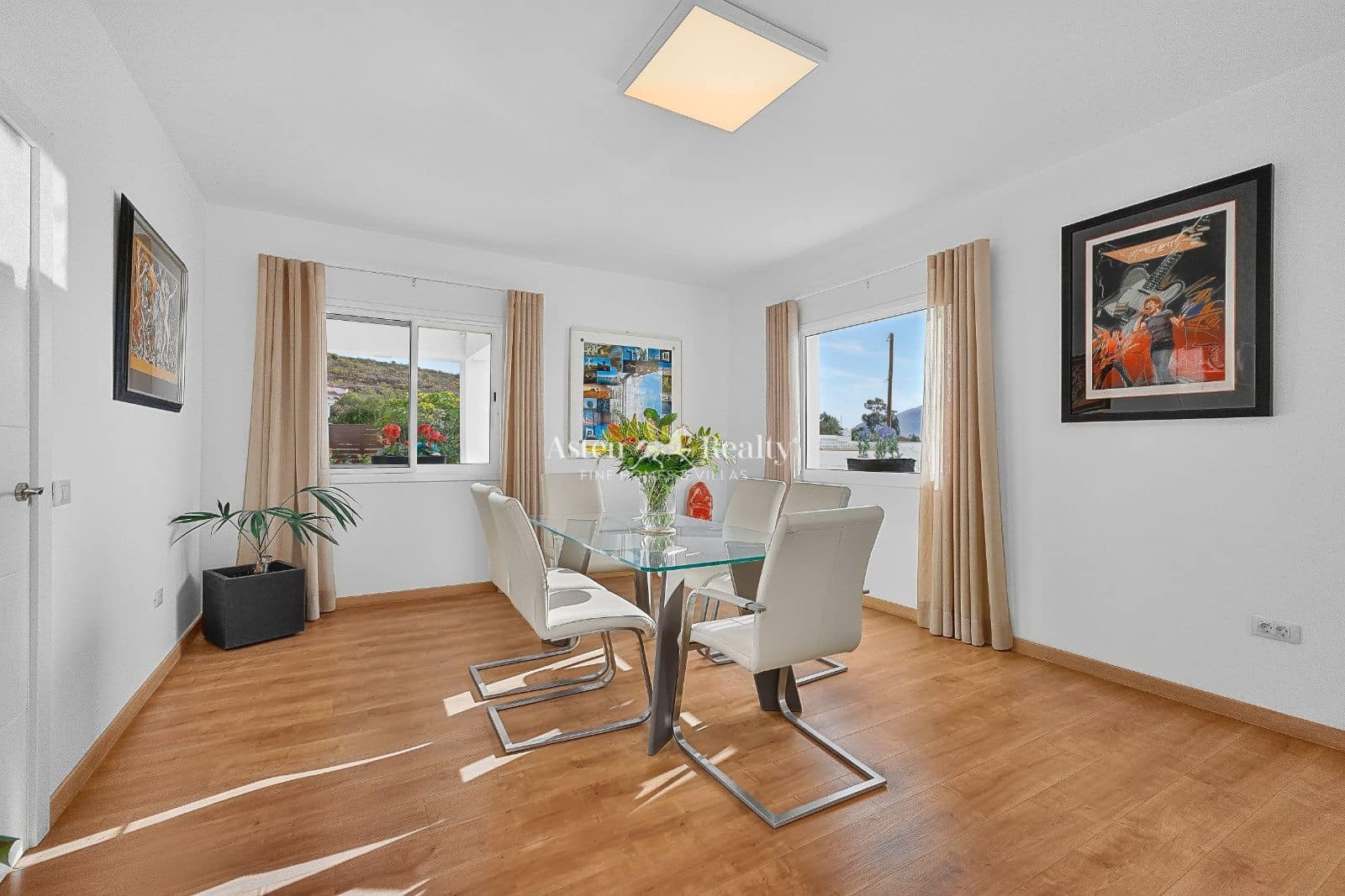 5 bedroom Villa for sale in Arona with pool garage - € 1,490,000 (Ref: 10162577)