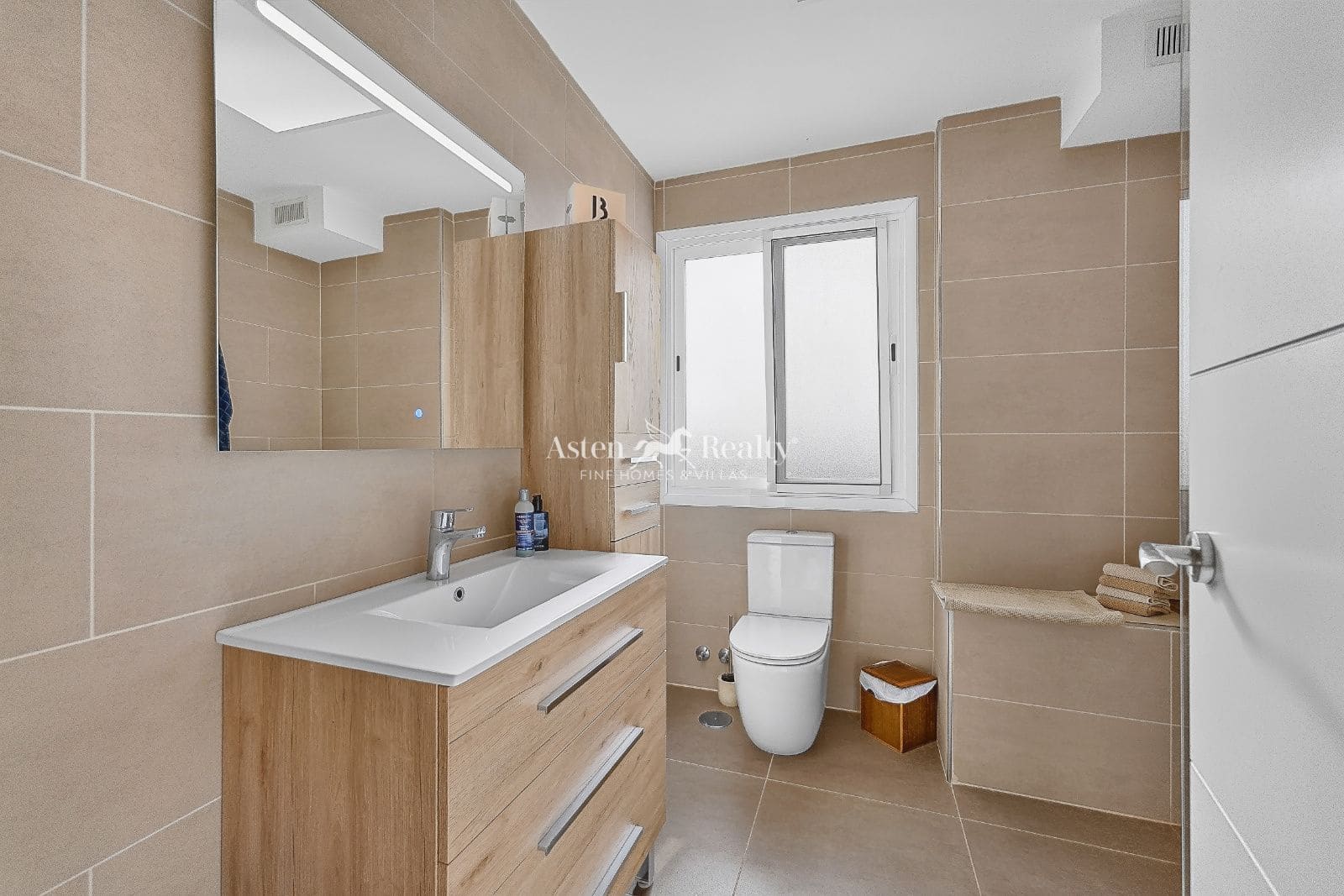 5 bedroom Villa for sale in Arona with pool garage - € 1,490,000 (Ref: 10162577)
