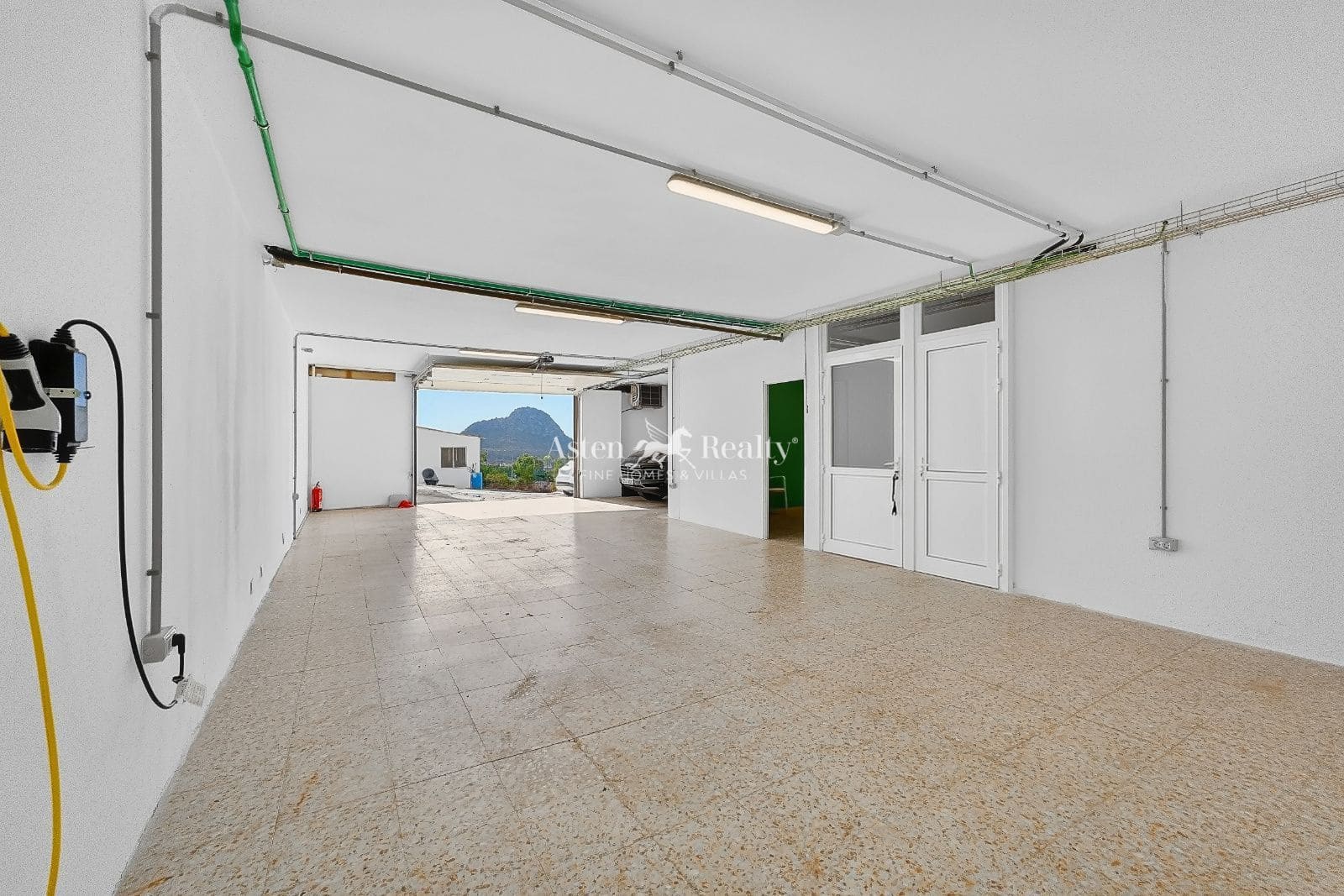 5 bedroom Villa for sale in Arona with pool garage - € 1,490,000 (Ref: 10162577)