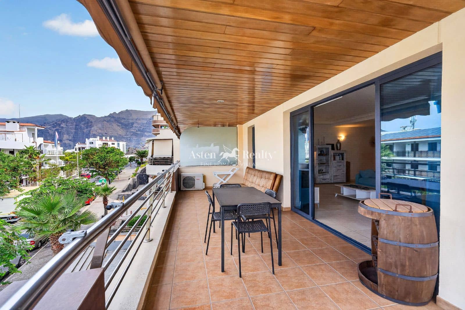 2 soveværelse Lejlighed til salg i Puerto Santiago med swimmingpool garage - € 359.000 (Ref: 10167449)