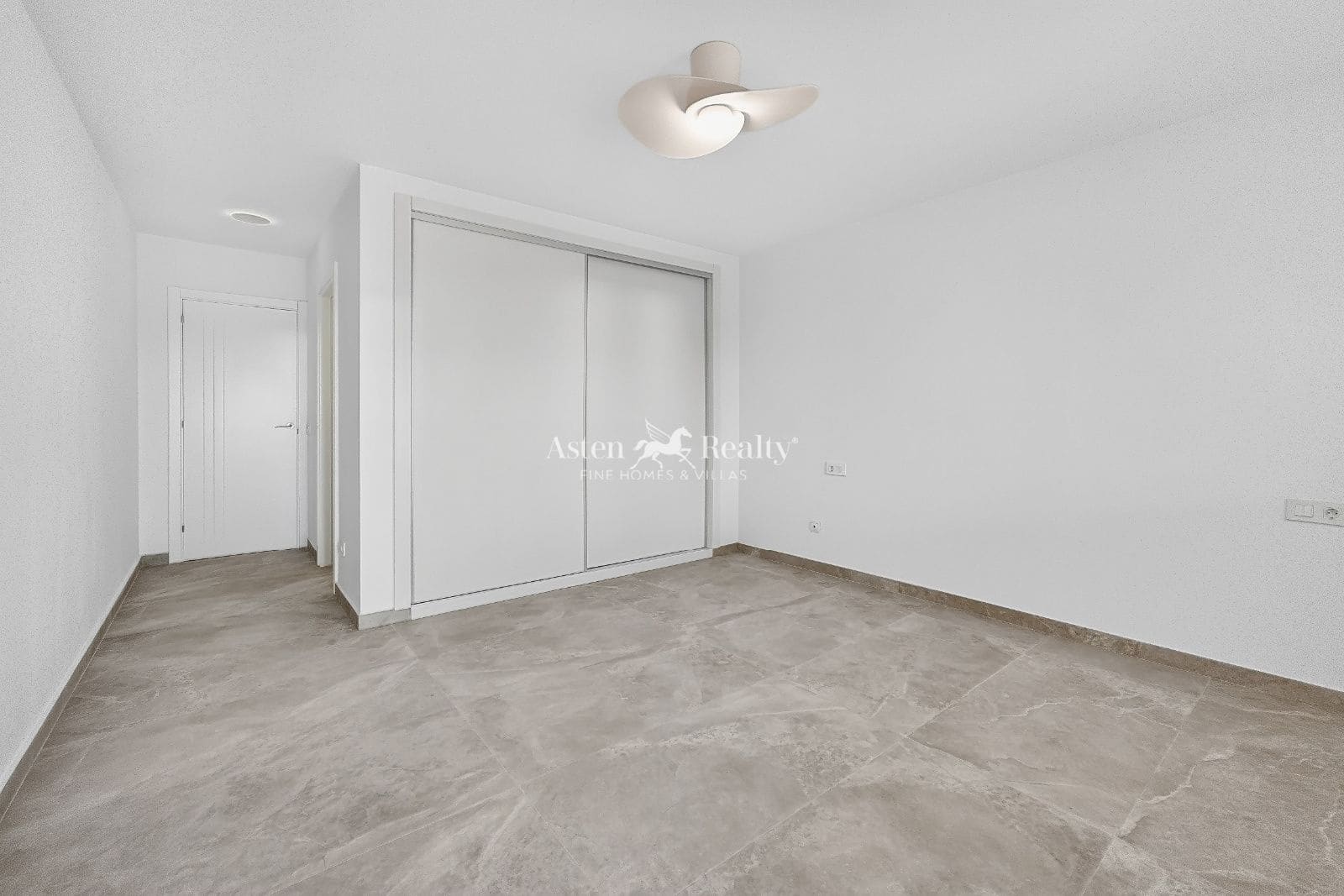 2 soveværelse Lejlighed til salg i Los Cristianos med swimmingpool garage - € 540.000 (Ref: 10167543)