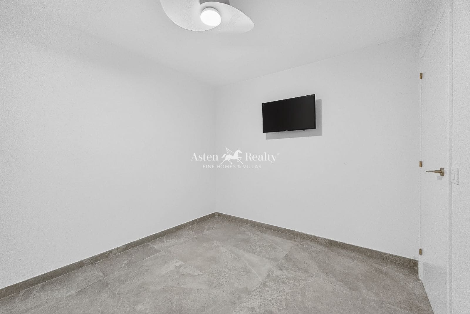 2 soveværelse Lejlighed til salg i Los Cristianos med swimmingpool garage - € 540.000 (Ref: 10167543)
