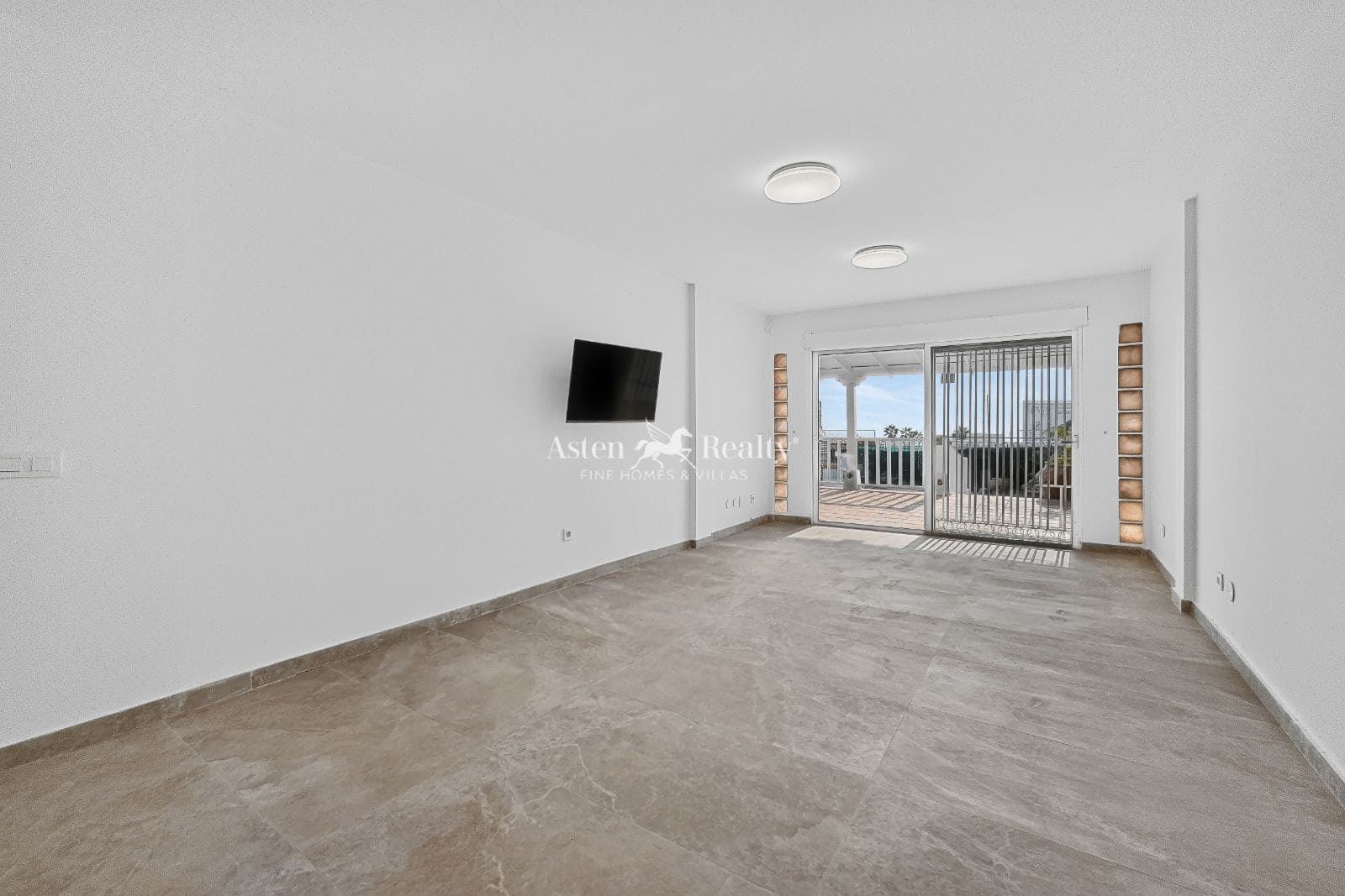 2 soveværelse Lejlighed til salg i Los Cristianos med swimmingpool garage - € 540.000 (Ref: 10167543)