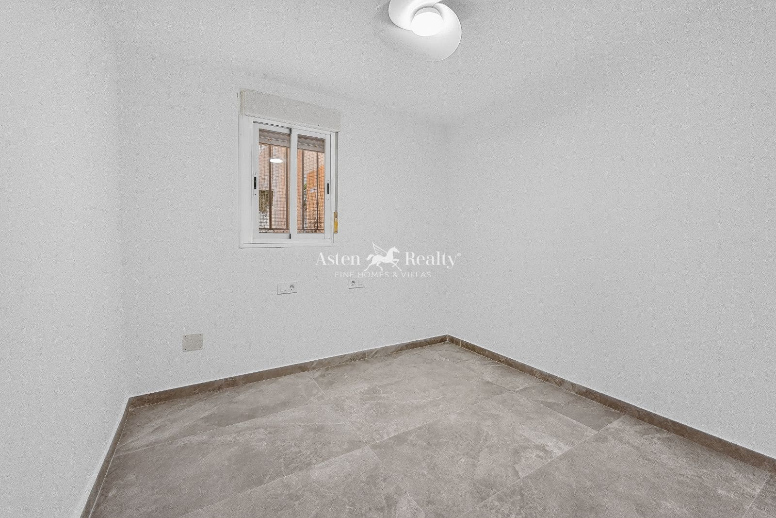 2 soveværelse Lejlighed til salg i Los Cristianos med swimmingpool garage - € 540.000 (Ref: 10167543)