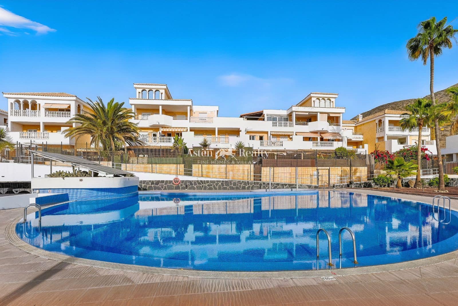 2 soveværelse Lejlighed til salg i Los Cristianos med swimmingpool garage - € 540.000 (Ref: 10167543)