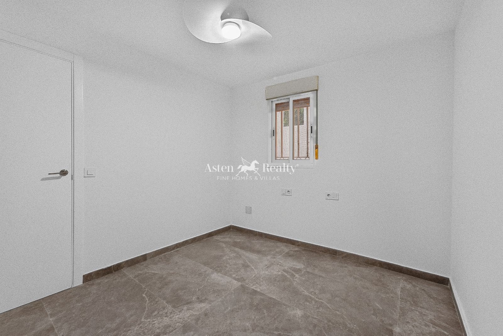 2 soveværelse Lejlighed til salg i Los Cristianos med swimmingpool garage - € 540.000 (Ref: 10167543)