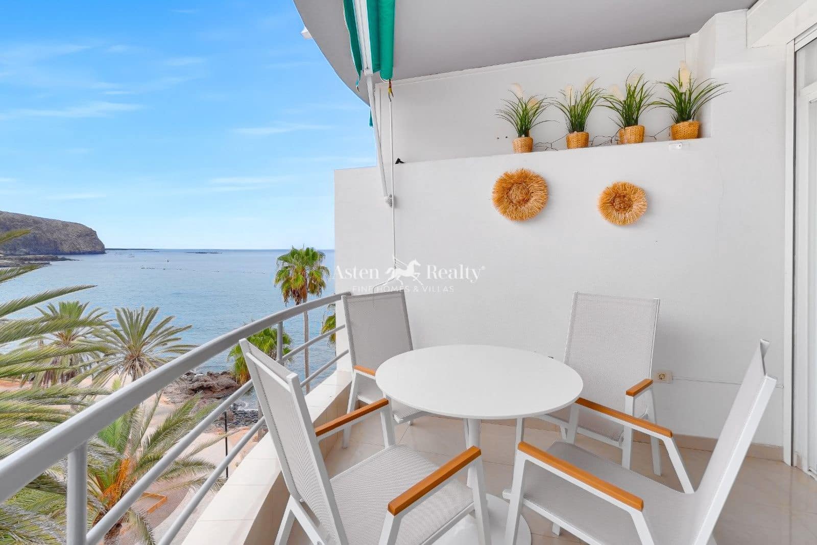 2 bedroom Penthouse for sale in Los Cristianos with garage - € 495,000 (Ref: 10169321)