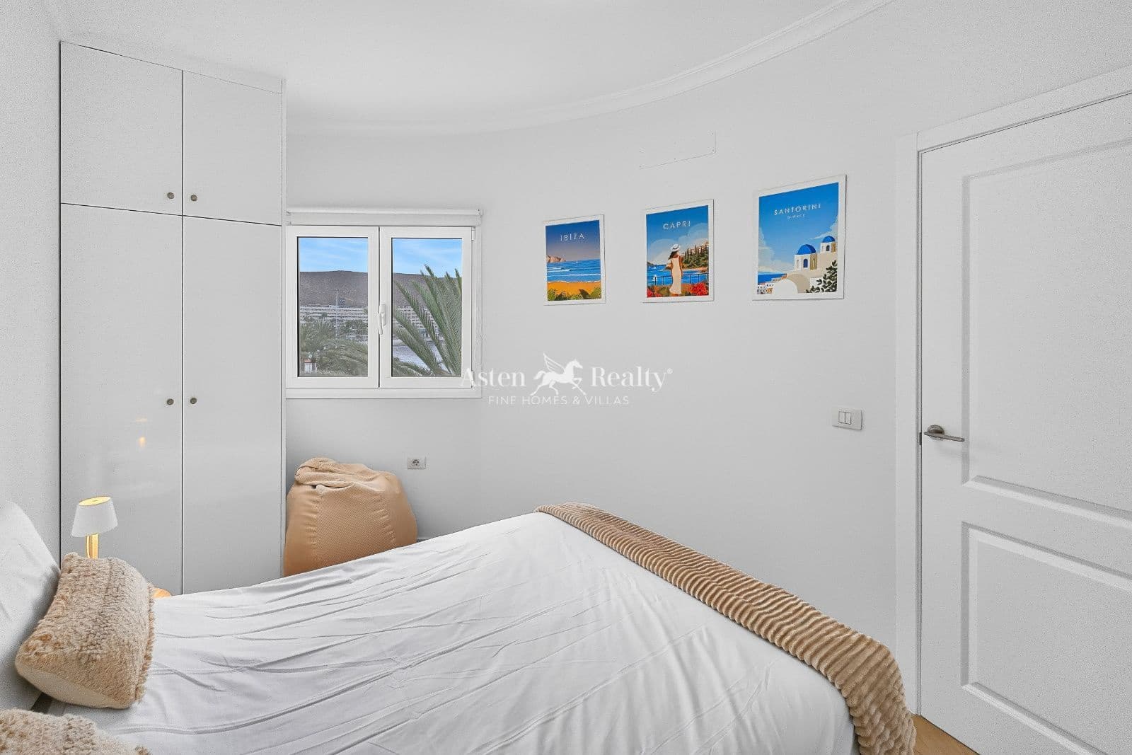 2 bedroom Penthouse for sale in Los Cristianos with garage - € 495,000 (Ref: 10169321)