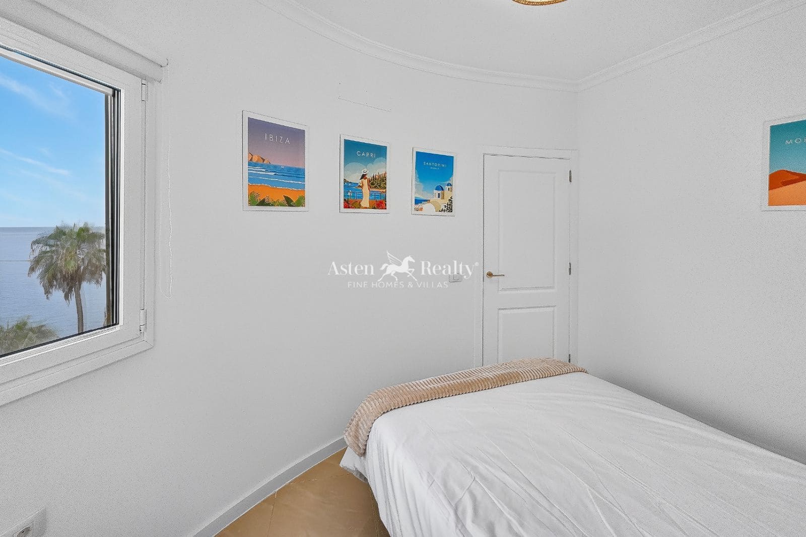 2 bedroom Penthouse for sale in Los Cristianos with garage - € 495,000 (Ref: 10169321)