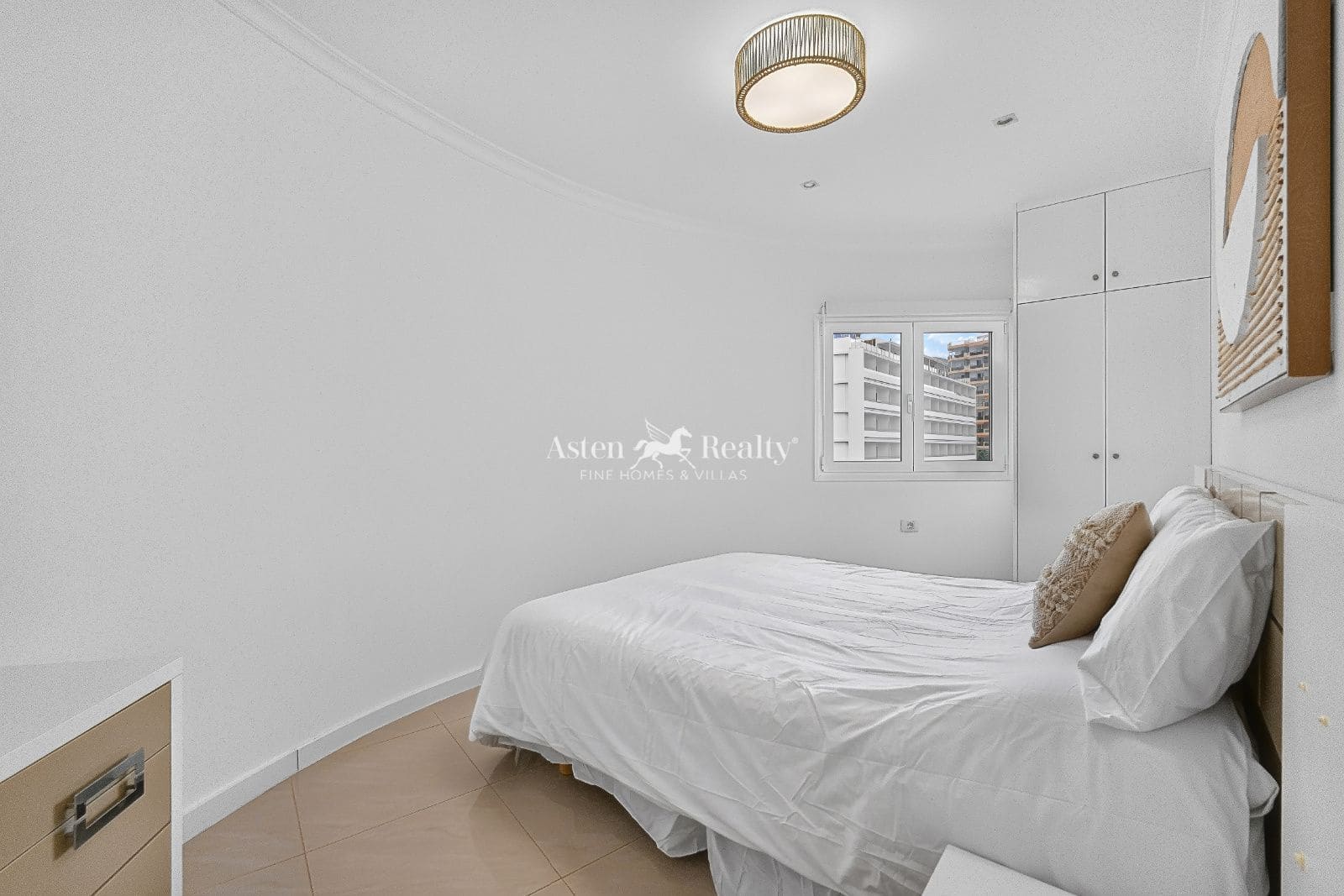2 bedroom Penthouse for sale in Los Cristianos with garage - € 495,000 (Ref: 10169321)