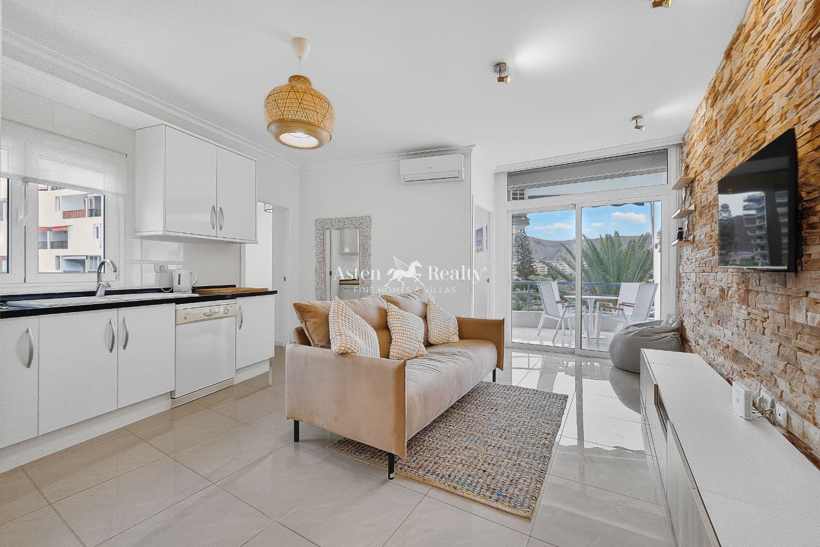 2 bedroom Penthouse for sale in Los Cristianos with garage - € 495,000 (Ref: 10169321)