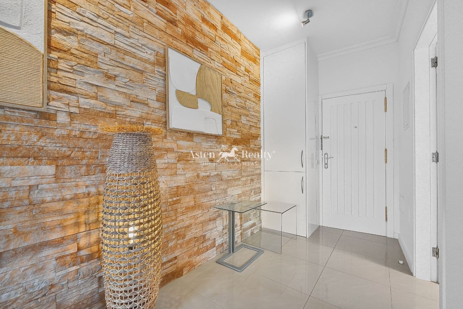 2 bedroom Penthouse for sale in Los Cristianos with garage - € 495,000 (Ref: 10169321)
