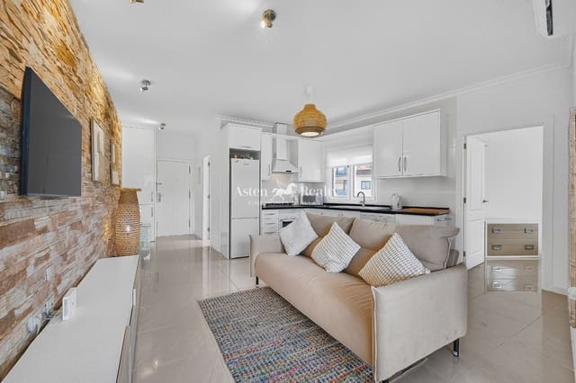 2 soverom Penthouse til salgs i Los Cristianos, Arona med garasje - € 495 000 (Ref: 10169321)
