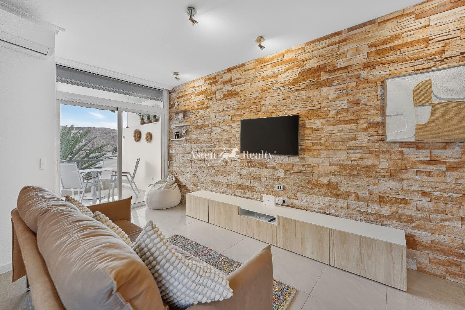 2 bedroom Penthouse for sale in Los Cristianos with garage - € 495,000 (Ref: 10169321)