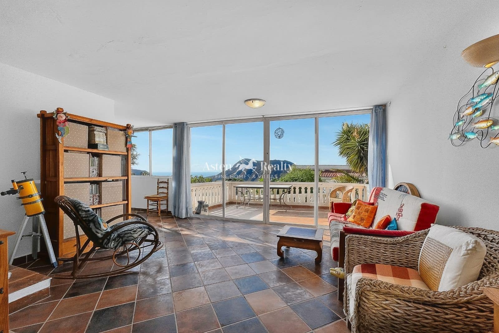 5 bedroom Villa for sale in Chayofa with pool - € 650,000 (Ref: 10175645)
