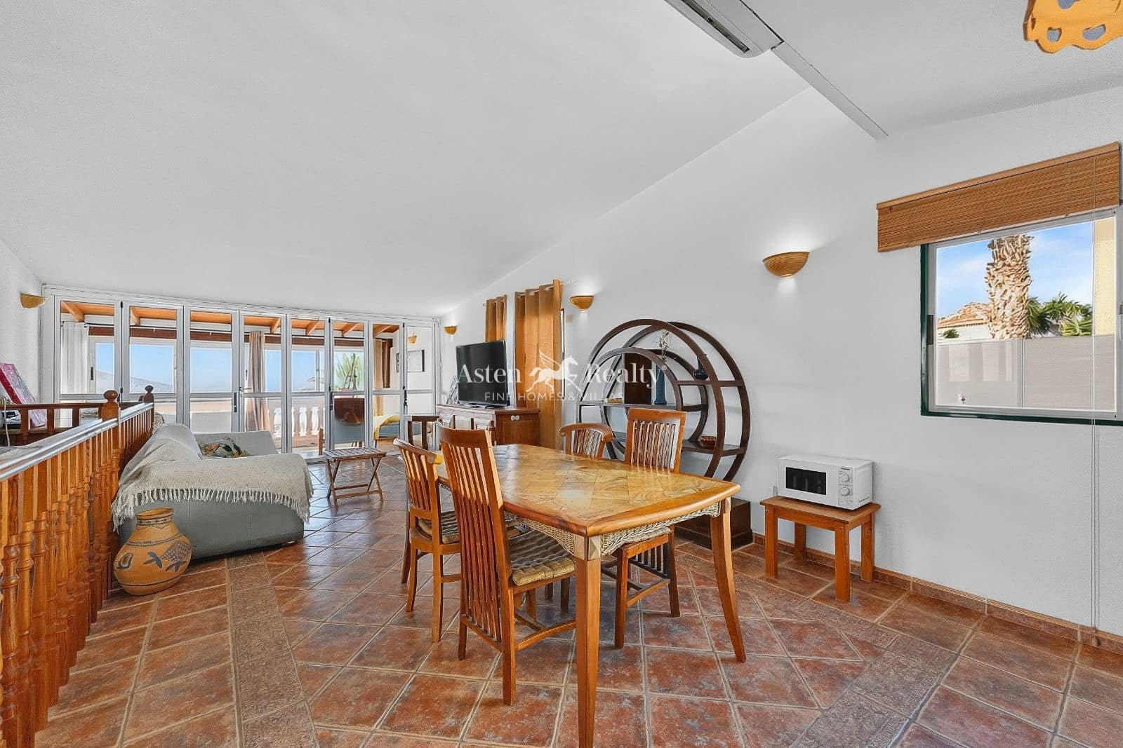 5 bedroom Villa for sale in Chayofa with pool - € 650,000 (Ref: 10175645)