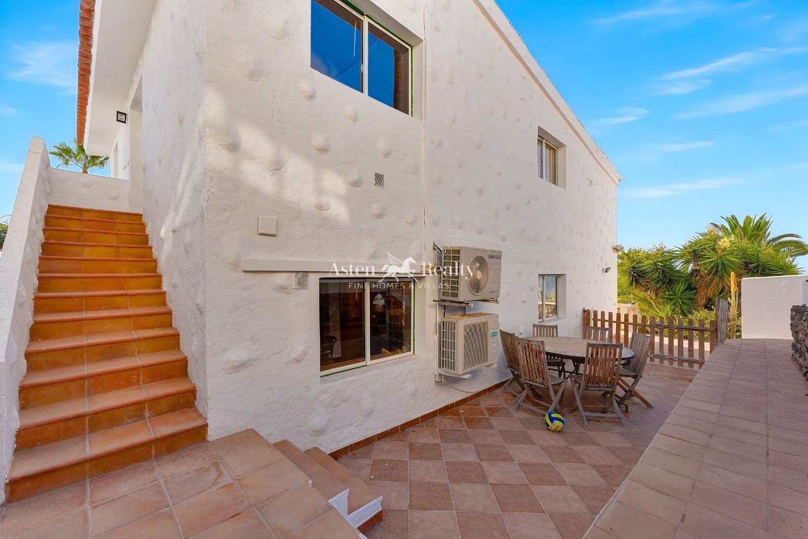 5 bedroom Villa for sale in Chayofa with pool - € 650,000 (Ref: 10175645)