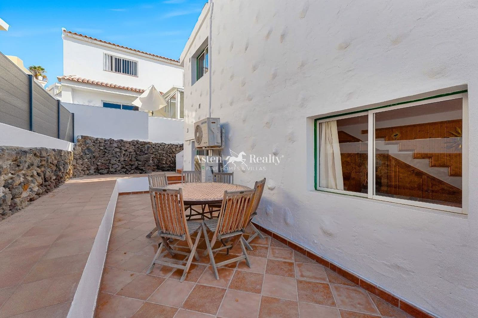 5 bedroom Villa for sale in Chayofa with pool - € 650,000 (Ref: 10175645)