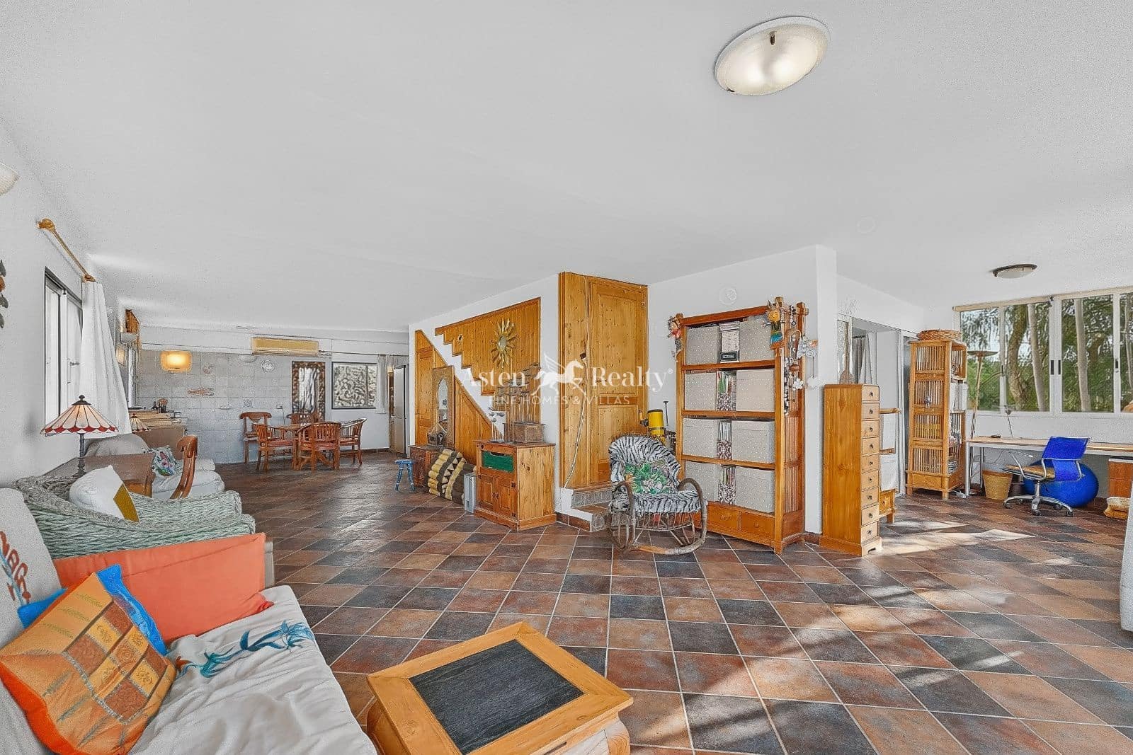5 bedroom Villa for sale in Chayofa with pool - € 650,000 (Ref: 10175645)