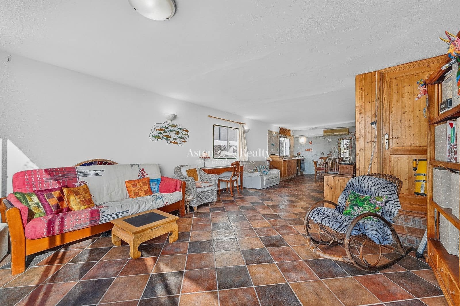 5 bedroom Villa for sale in Chayofa with pool - € 650,000 (Ref: 10175645)