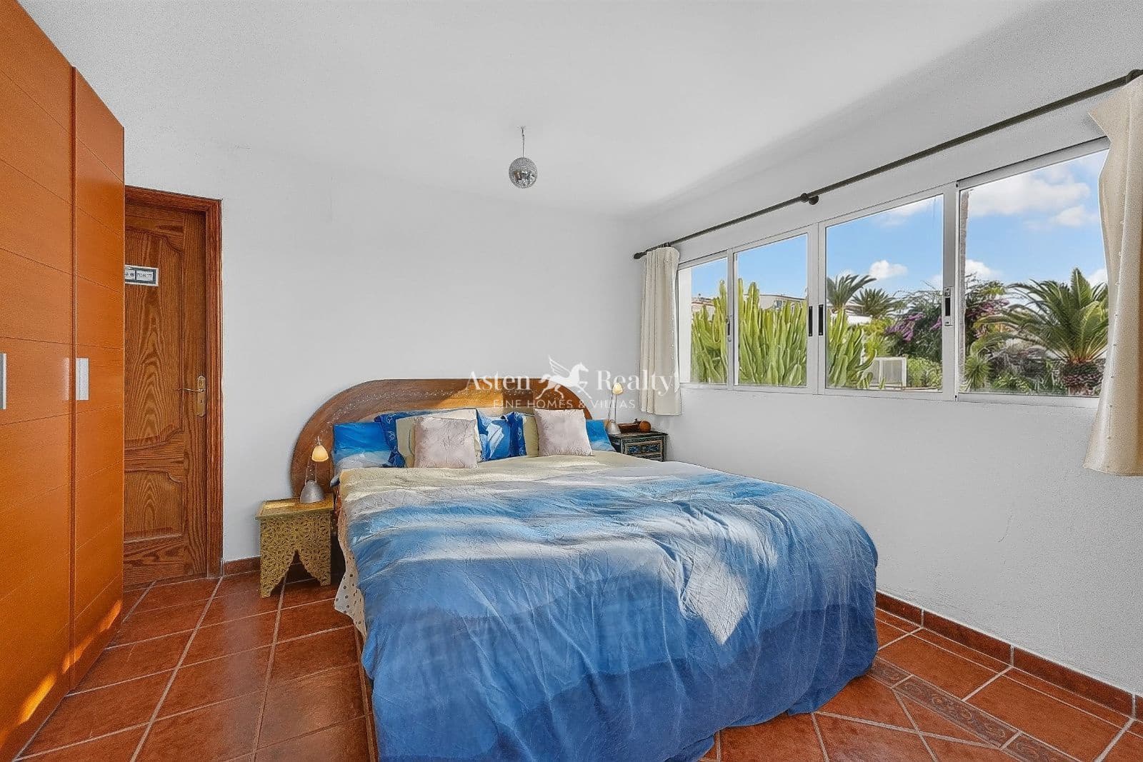 5 bedroom Villa for sale in Chayofa with pool - € 650,000 (Ref: 10175645)