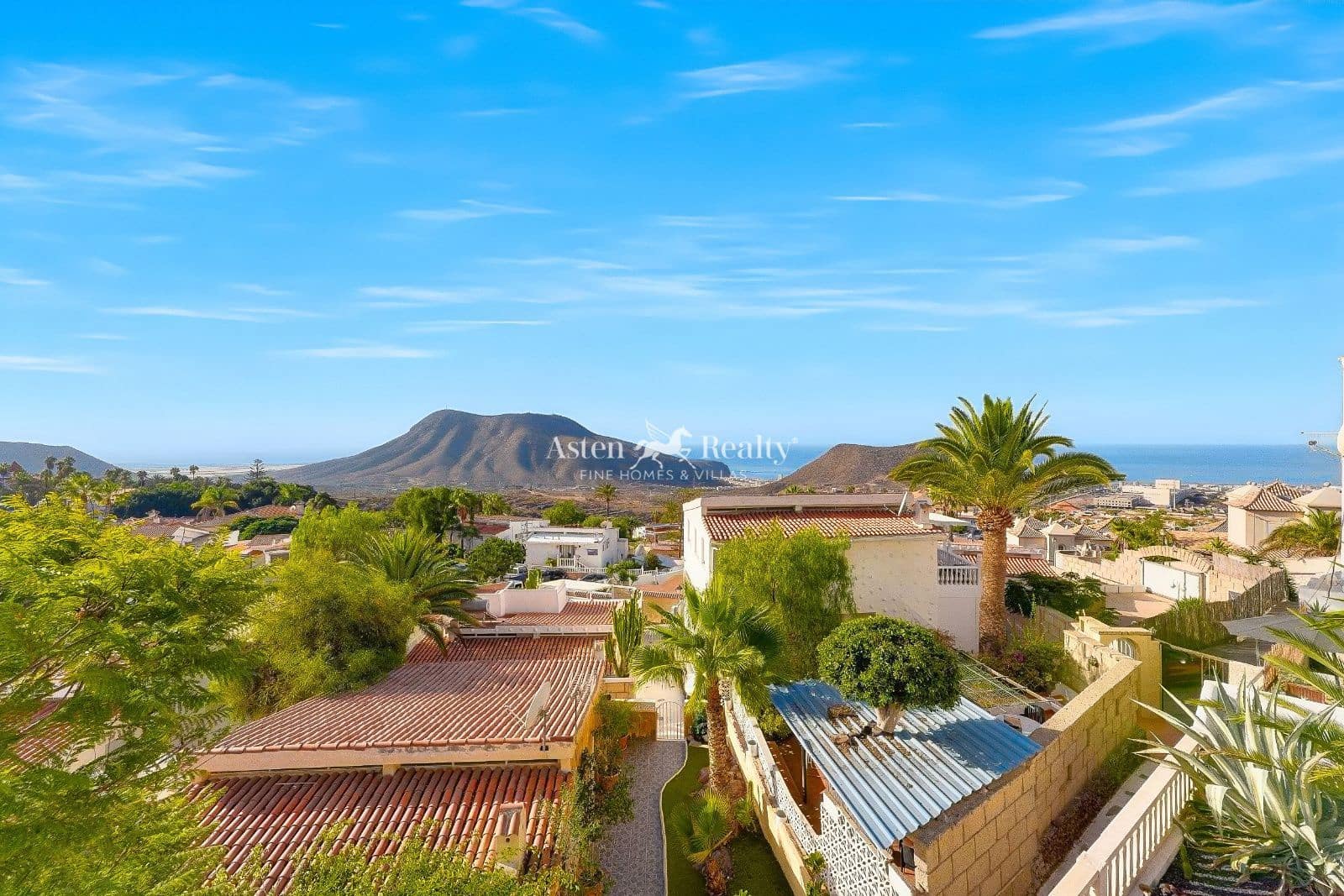 5 bedroom Villa for sale in Chayofa with pool - € 650,000 (Ref: 10175645)