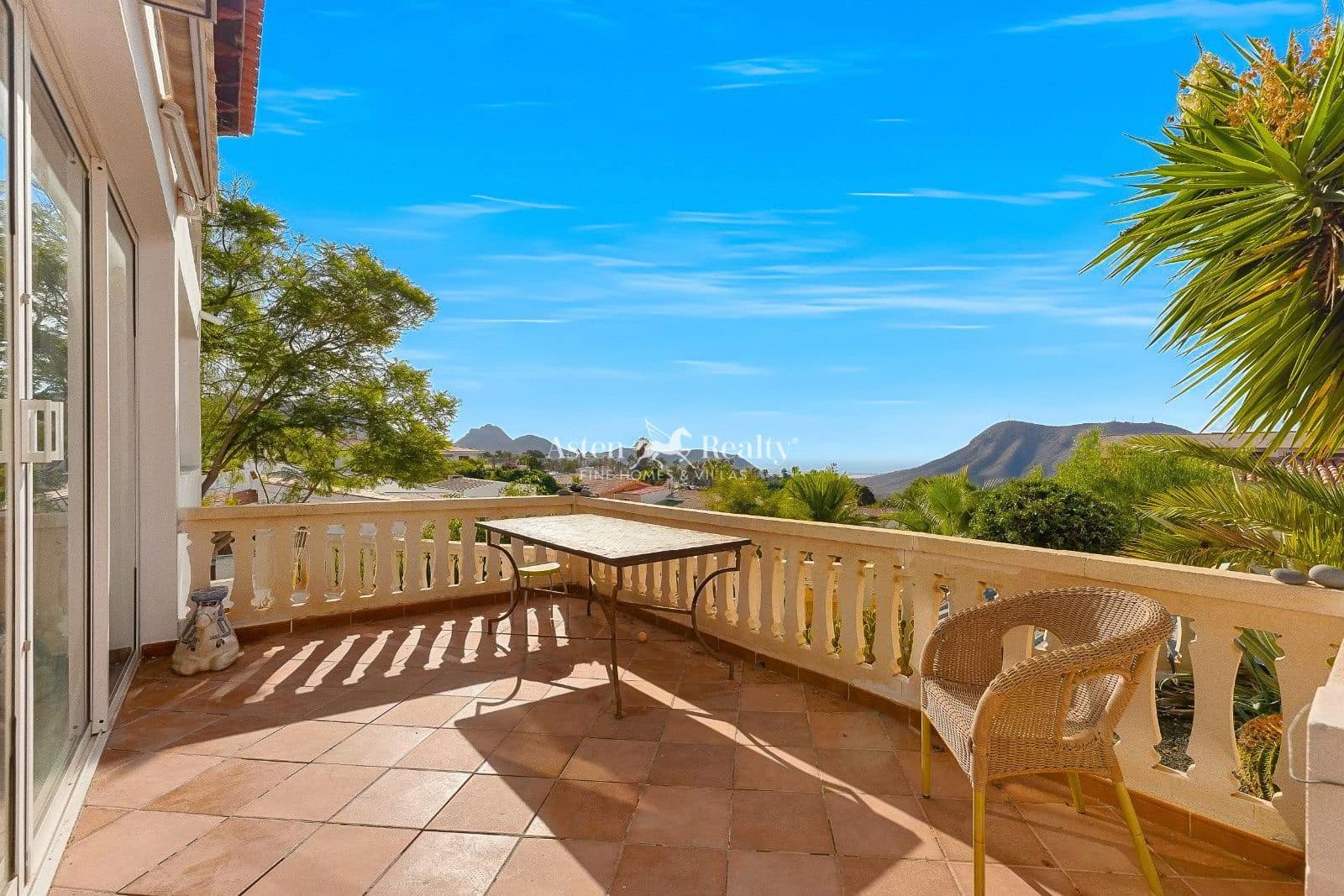 5 bedroom Villa for sale in Chayofa with pool - € 650,000 (Ref: 10175645)