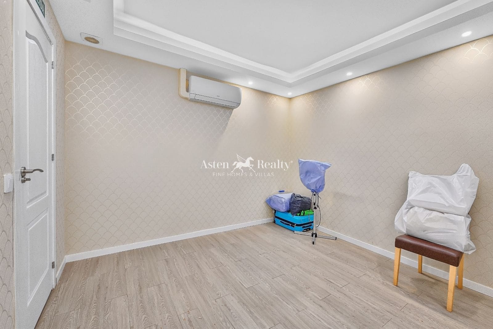 Entreprise à vendre à La Caleta Adeje - 450 000 € (Ref: 10175646)