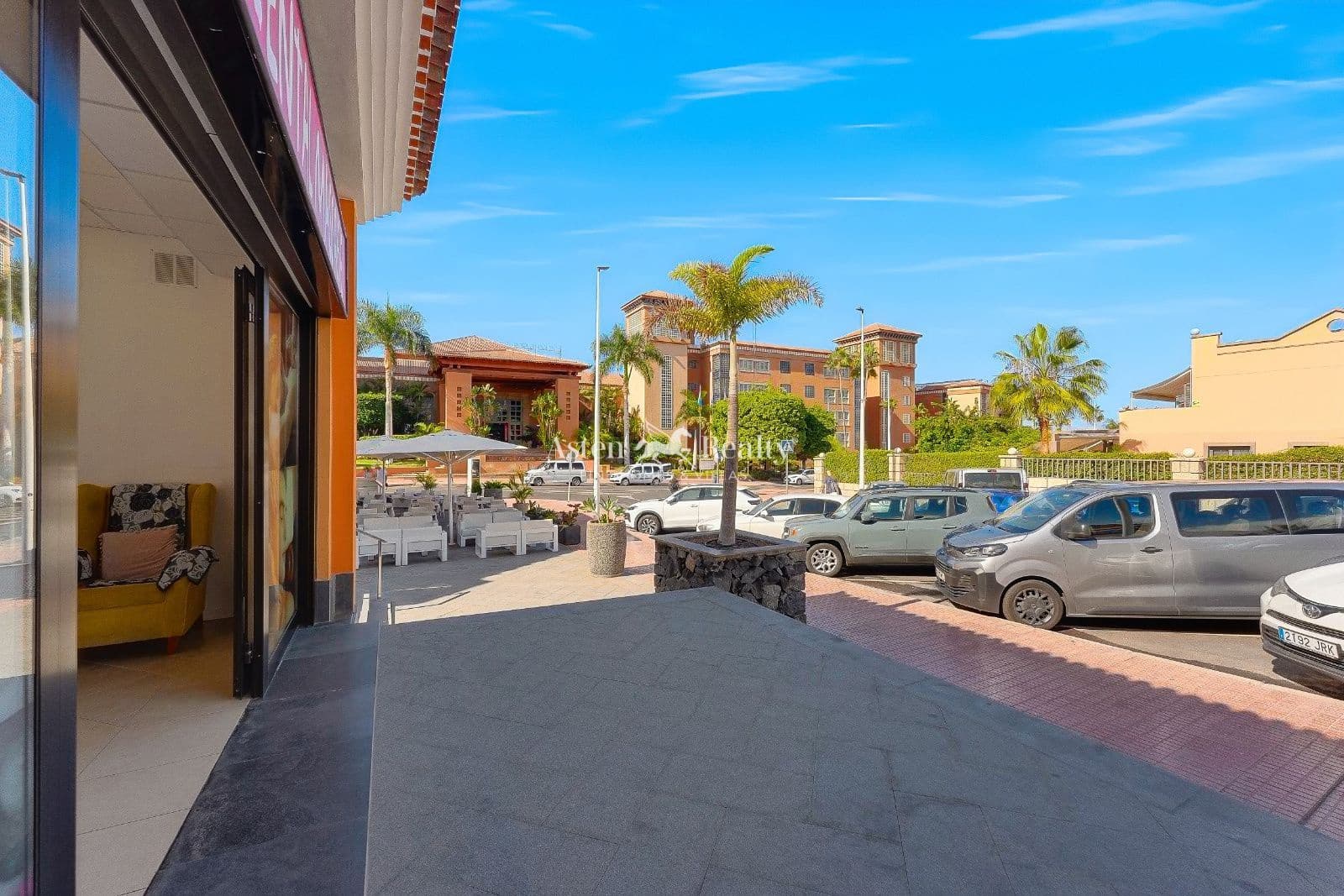 Entreprise à vendre à La Caleta Adeje - 450 000 € (Ref: 10175646)