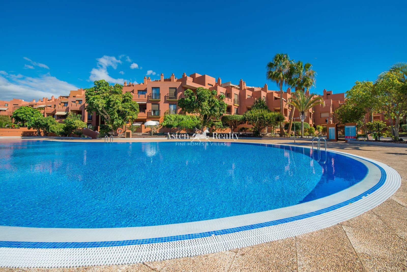2 Zimmer Wohnung zu verkaufen in El Medano mit Pool Garage - 338.000 € (Ref: 10186230)