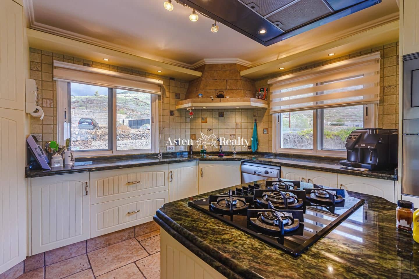 6 soveværelse Villa til salg i Valle de San Lorenzo med swimmingpool garage - € 2.290.000 (Ref: 5764488)