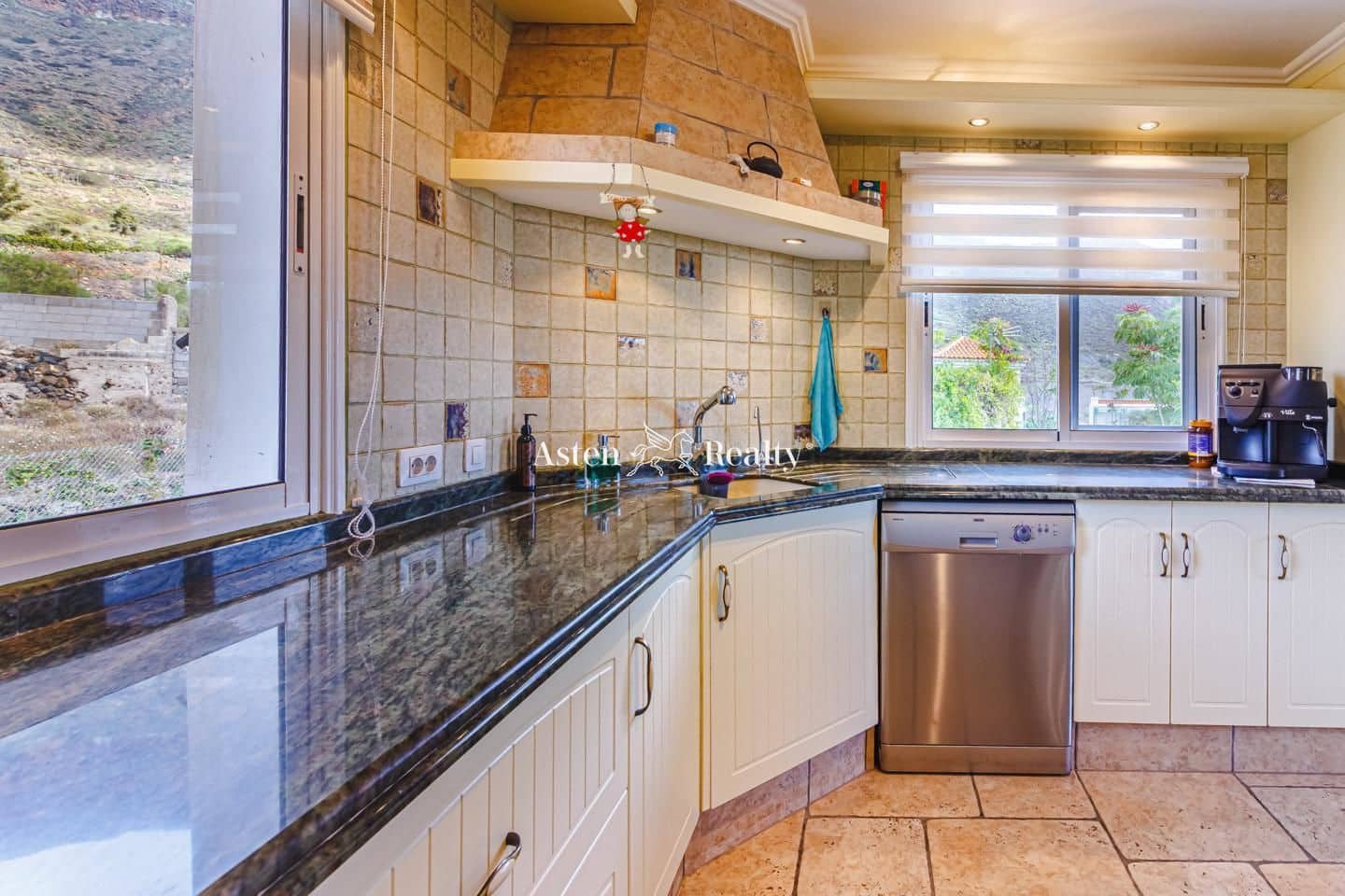 6 soveværelse Villa til salg i Valle de San Lorenzo med swimmingpool garage - € 2.290.000 (Ref: 5764488)