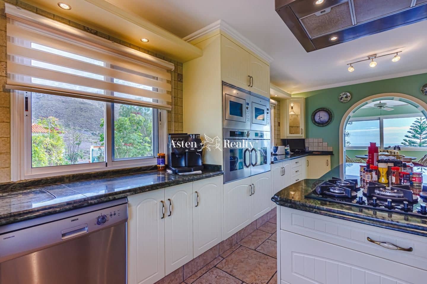 6 soveværelse Villa til salg i Valle de San Lorenzo med swimmingpool garage - € 2.290.000 (Ref: 5764488)