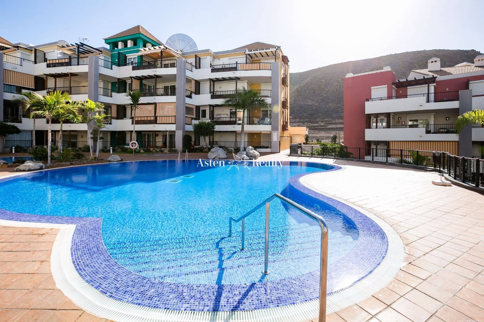 3 slaapkamer Huis te huur in Los Cristianos met zwembad garage - € 4.000 (Ref: 5764519)