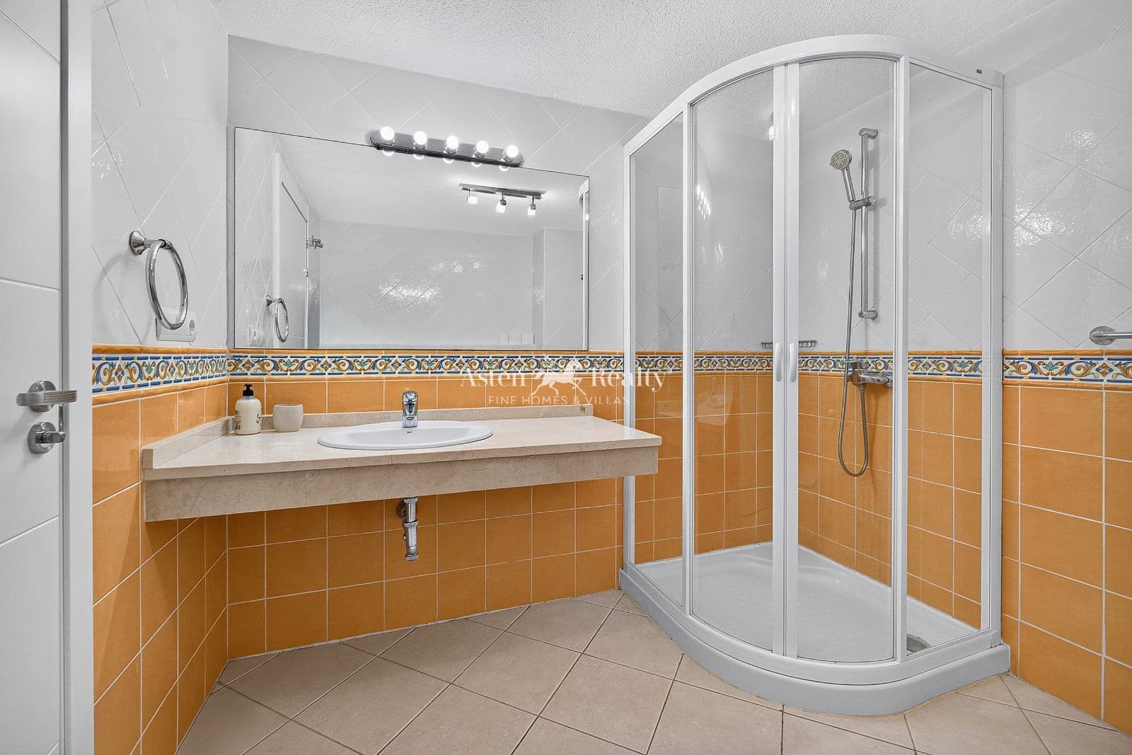 3 slaapkamer Huis te huur in Los Cristianos met zwembad garage - € 4.000 (Ref: 5764519)