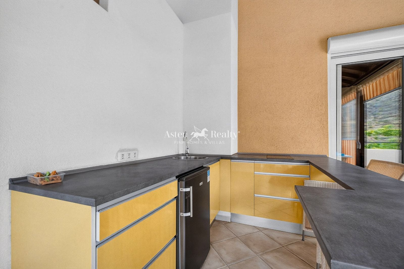 3 slaapkamer Huis te huur in Los Cristianos met zwembad garage - € 4.000 (Ref: 5764519)