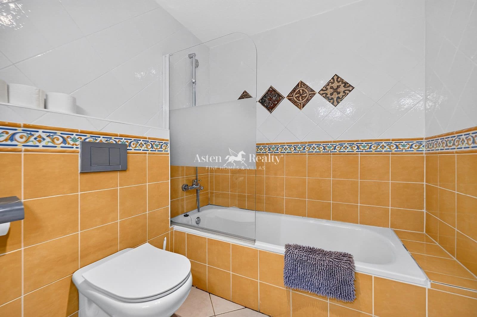 3 slaapkamer Huis te huur in Los Cristianos met zwembad garage - € 4.000 (Ref: 5764519)