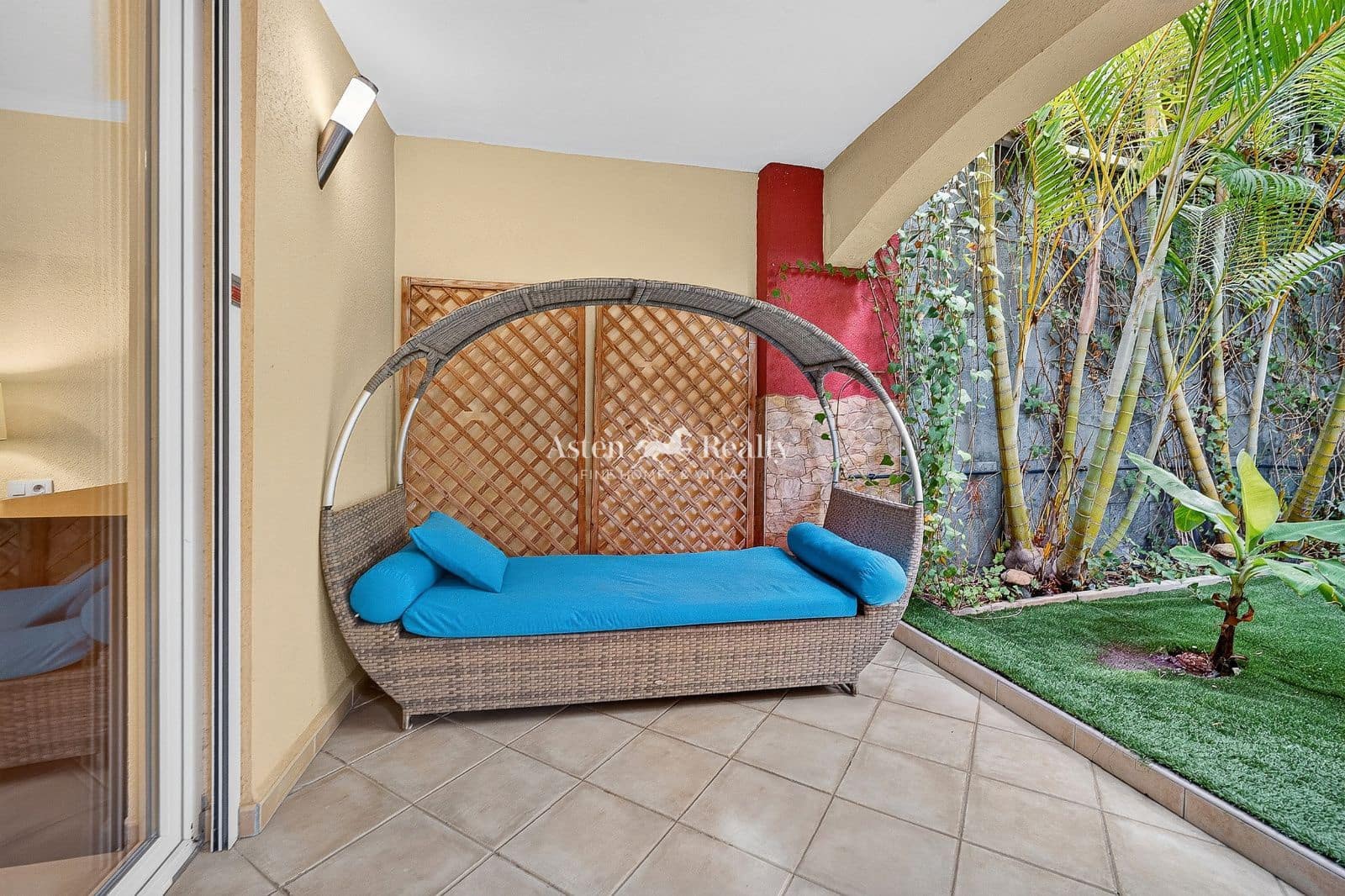 3 slaapkamer Huis te huur in Los Cristianos met zwembad garage - € 4.000 (Ref: 5764519)