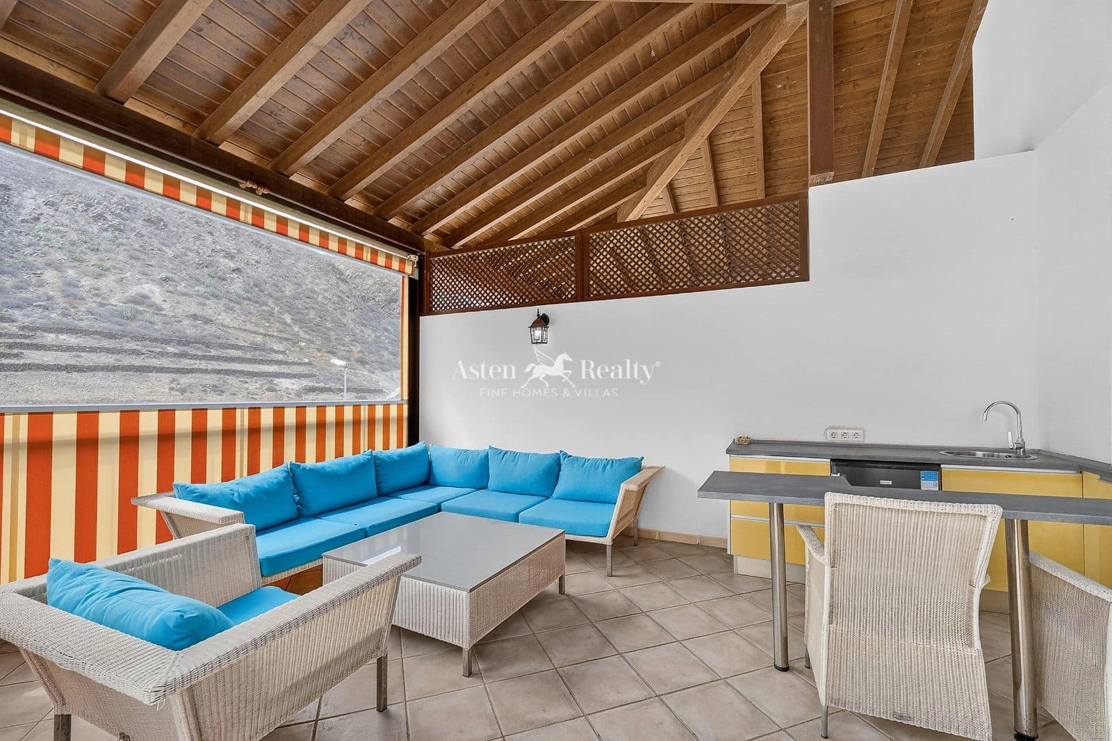 3 slaapkamer Huis te huur in Los Cristianos met zwembad garage - € 4.000 (Ref: 5764519)